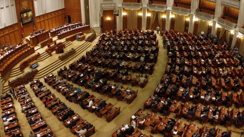 Vedere din plenul Camerei Deputaților din România, în timpul unei ședințe.